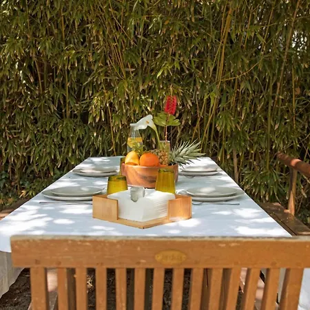 Esquina 204 - Connected With Nature- Uchill